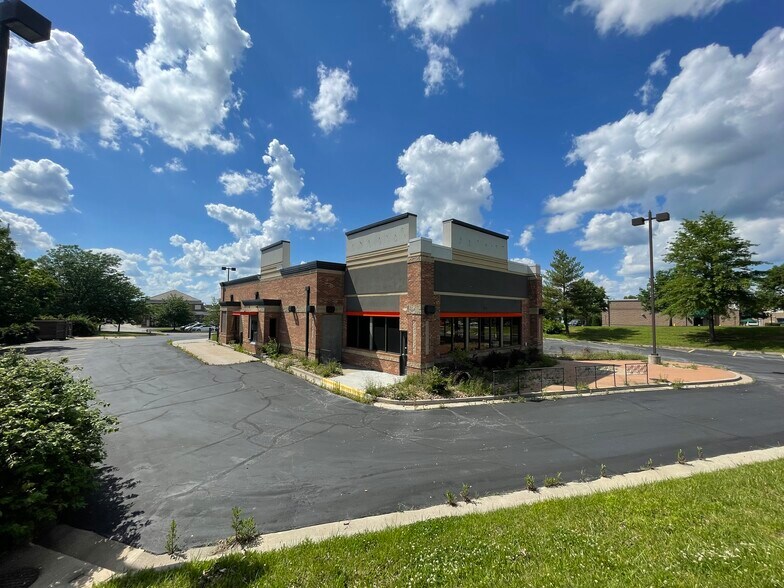 Primary Photo Of 1100 NE Douglas St, Lee's Summit Fast Food For Lease