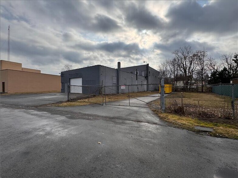 More Photos Of 19 Silver St, Rochester Distribution For Sale