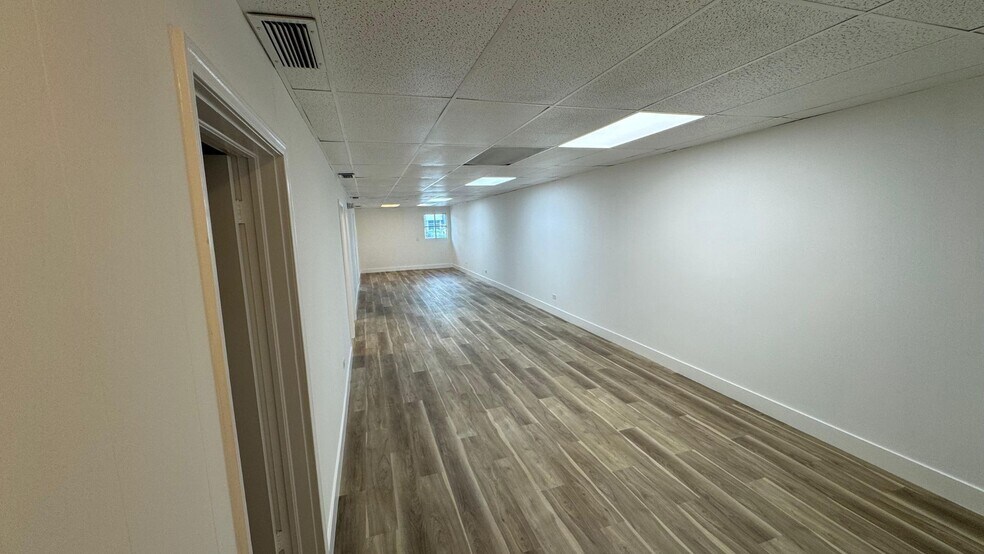 More Photos Of 166 Hialeah Dr, Hialeah Office For Lease
