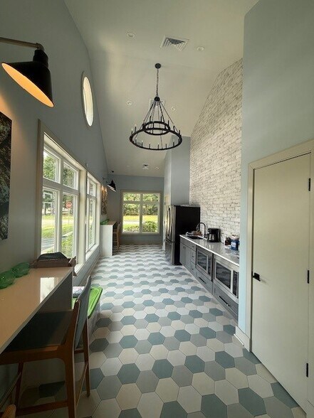 More Photos Of 109 Bryan Woods Rd, Savannah Office Residential For Lease