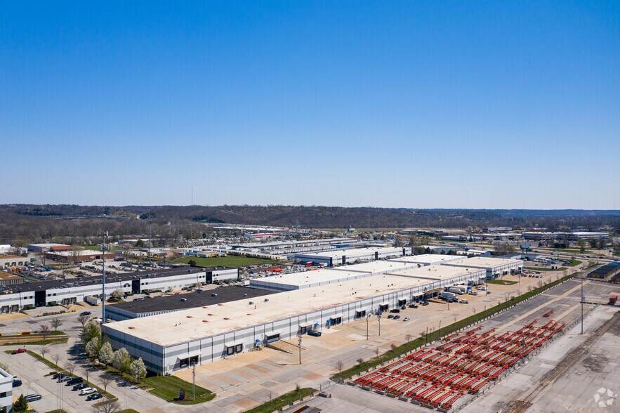 More Photos Of 2012 Corporate 44 Dr, Fenton Unknown For Lease