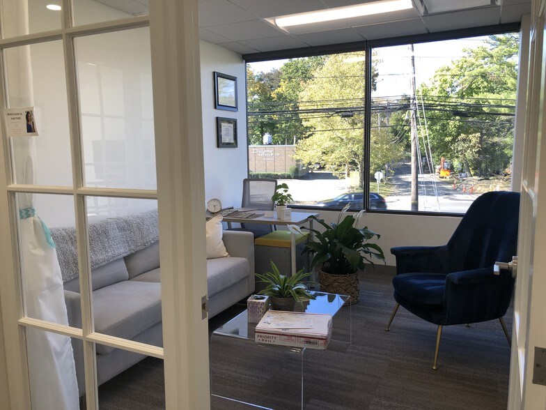 More Photos Of 320 Boston Post Rd, Darien Office For Lease