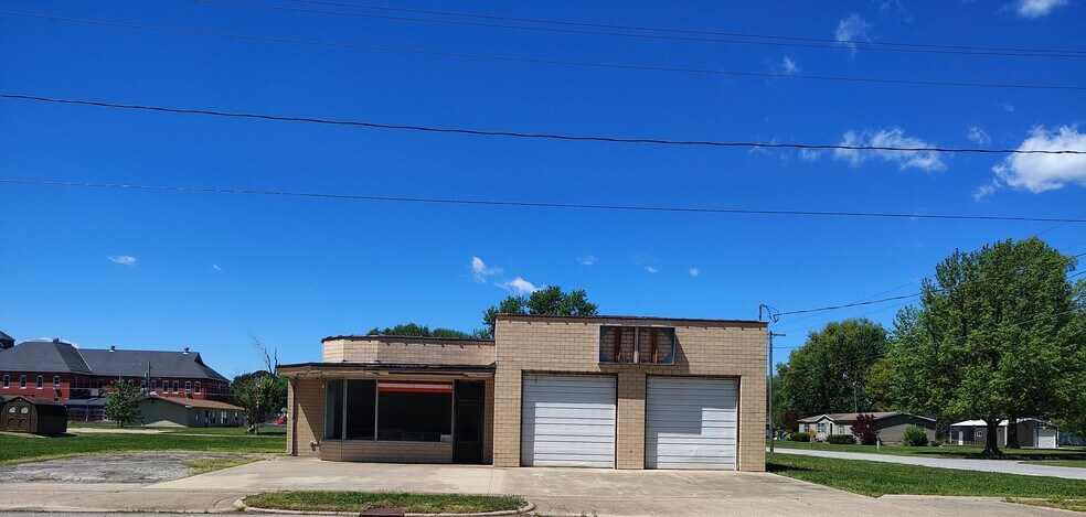 More Photos Of 39 N Walnut St, Tamaroa Specialty For Sale