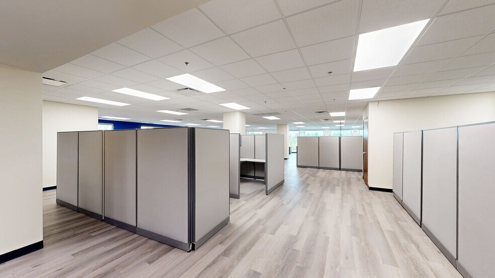 More Photos Of 265 Exchange Dr, Crystal Lake Office For Sale
