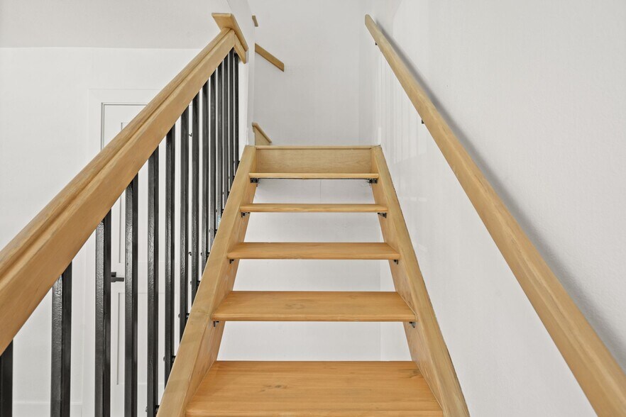 More Photos Of 7010 Lennox Ave, Van Nuys Apartments For Sale