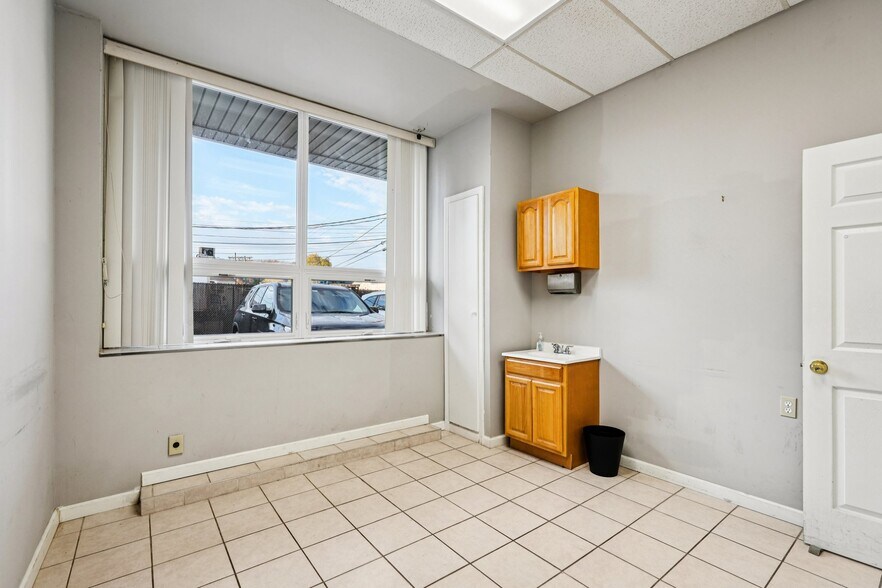 More Photos Of 99-105 Berkshire Ave, Paterson Office For Lease