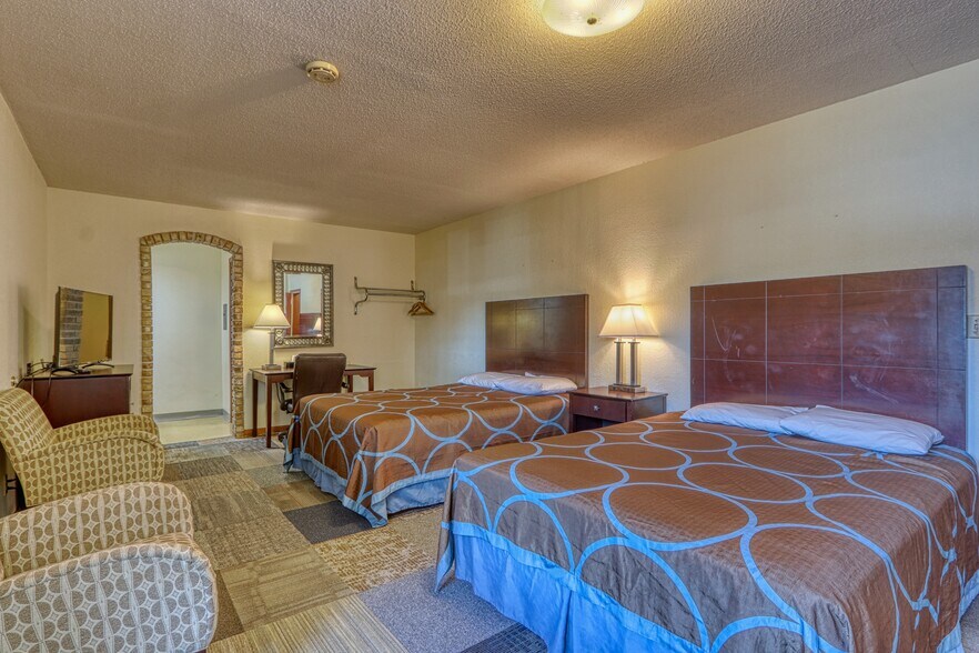 More Photos Of 726 S Highway 35, Saint Croix Falls Hotel For Sale