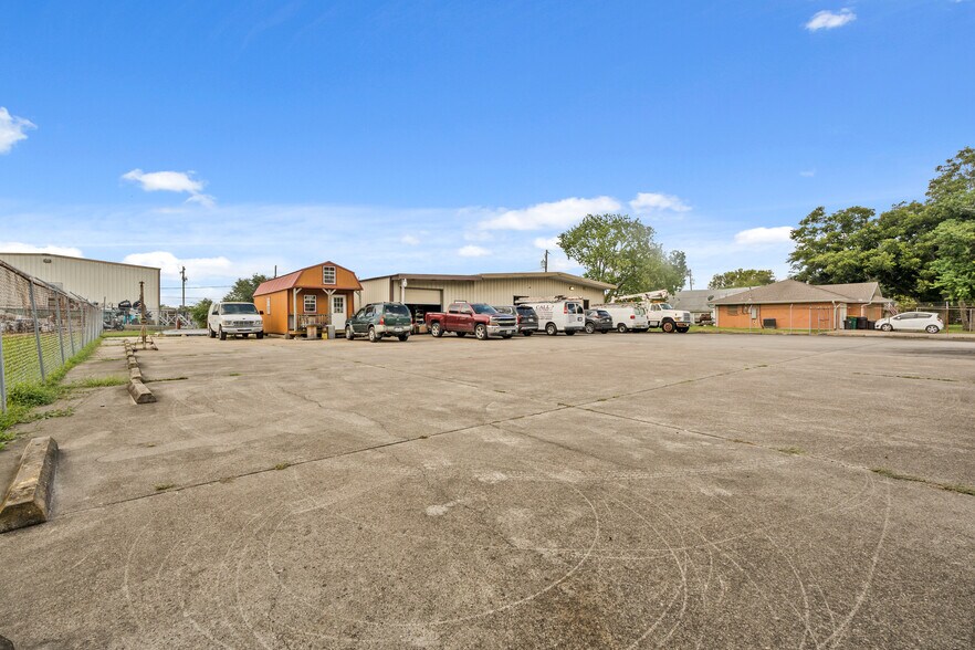 More Photos Of 915 Orange St, La Marque Office For Sale