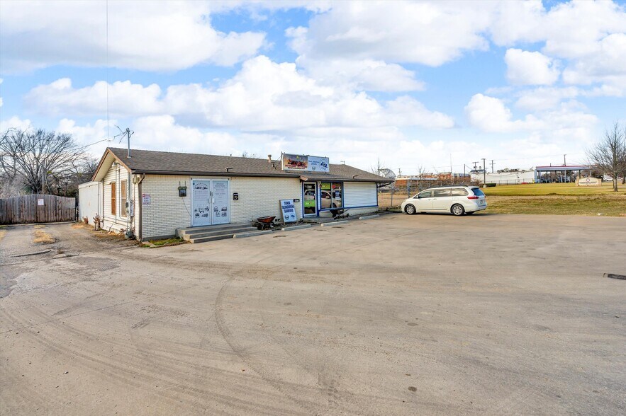 More Photos Of 4005 Rufe Snow Dr, North Richland Hills Medical For Sale