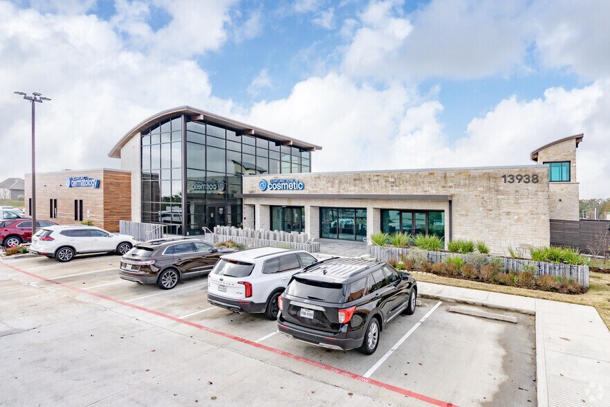 More Photos Of 13938 Galveston Rd, Webster Storefront Retail Office For Lease