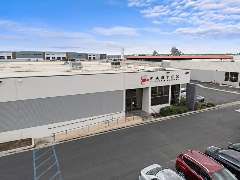 More Photos Of 615-623 S State College Blvd, Fullerton Distribution For Sale