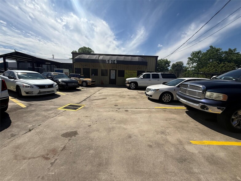Primary Photo Of 5914 Cullen Blvd, Houston Storefront For Sale