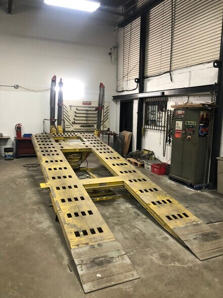 More Photos Of 1251 Rochester Rd, Troy Warehouse For Lease