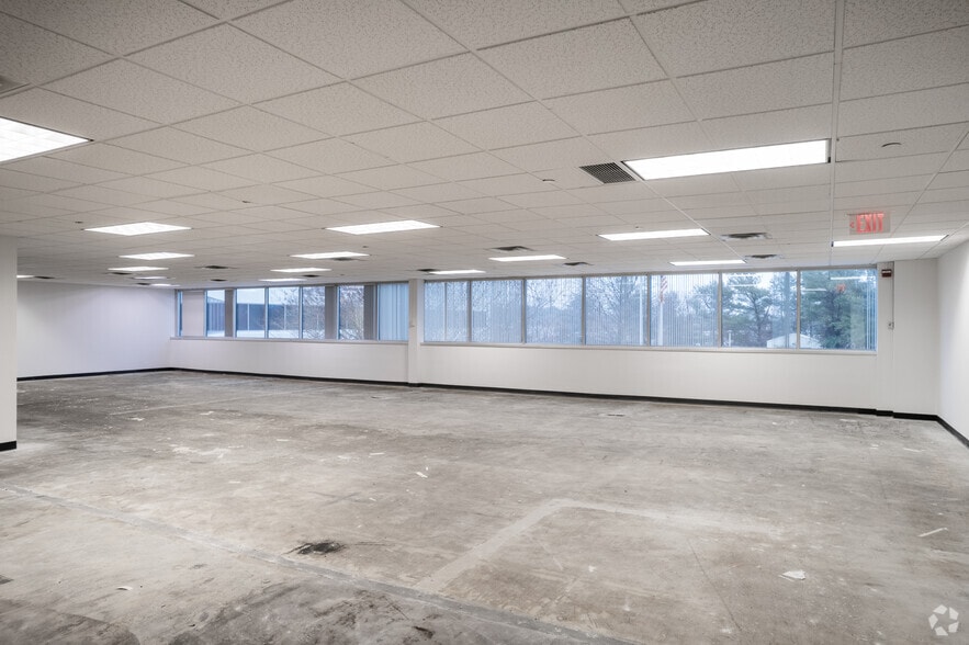 More Photos Of 2950 Express Dr S, Islandia Office For Lease