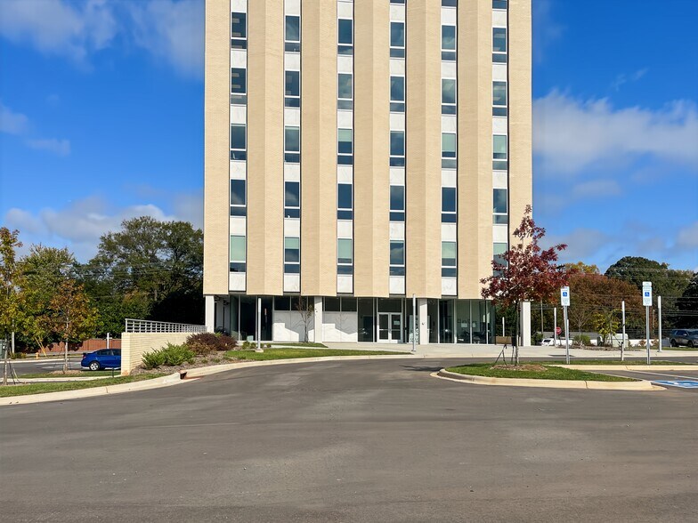 More Photos Of 4037 E Independence Blvd, Charlotte Coworking Space