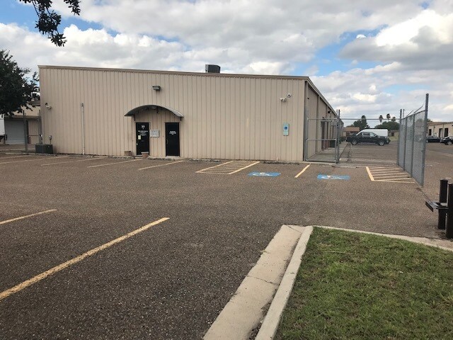 Primary Photo Of 501 E Cedar Ave, McAllen Showroom For Lease