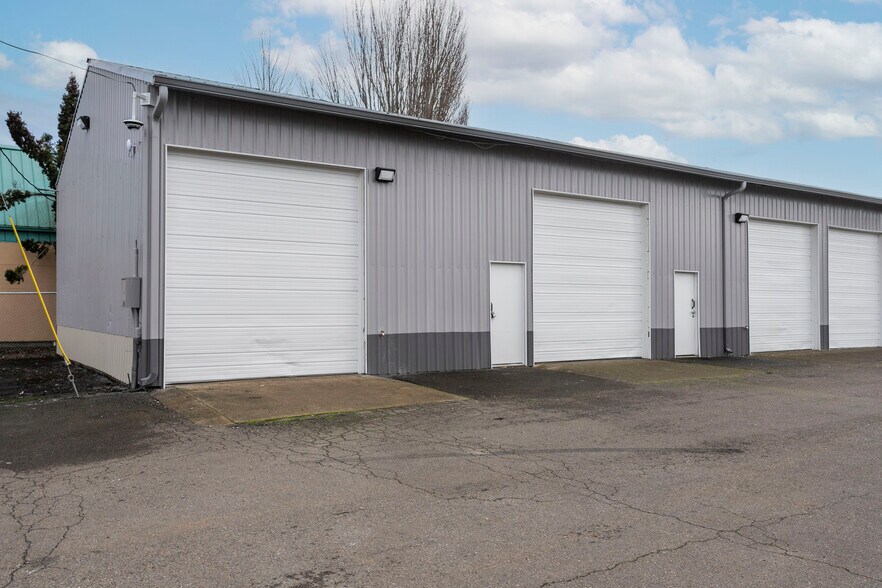 More Photos Of 3790 Silverton Rd NE, Salem Warehouse For Lease