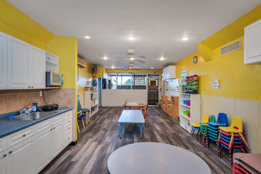 More Photos Of 900 Morris Park Ave, Bronx Storefront Retail Office For Lease