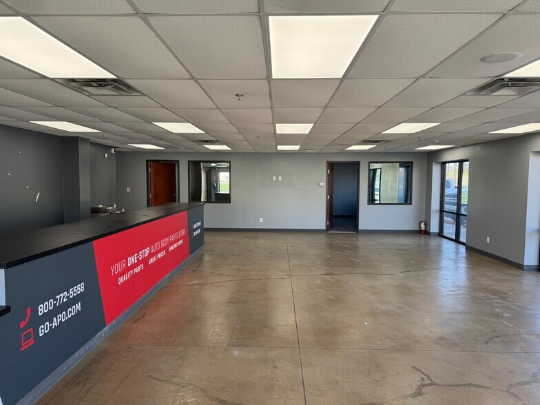 More Photos Of 8305 Springdale Rd, Austin Showroom For Lease