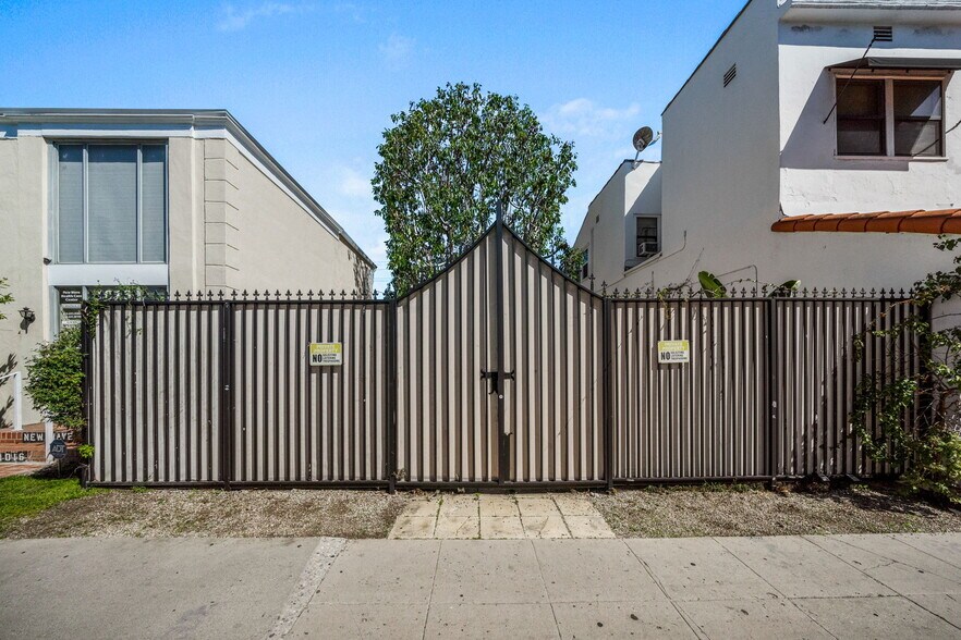 More Photos Of 1020-1024 S Robertson Blvd, Los Angeles Freestanding For Lease