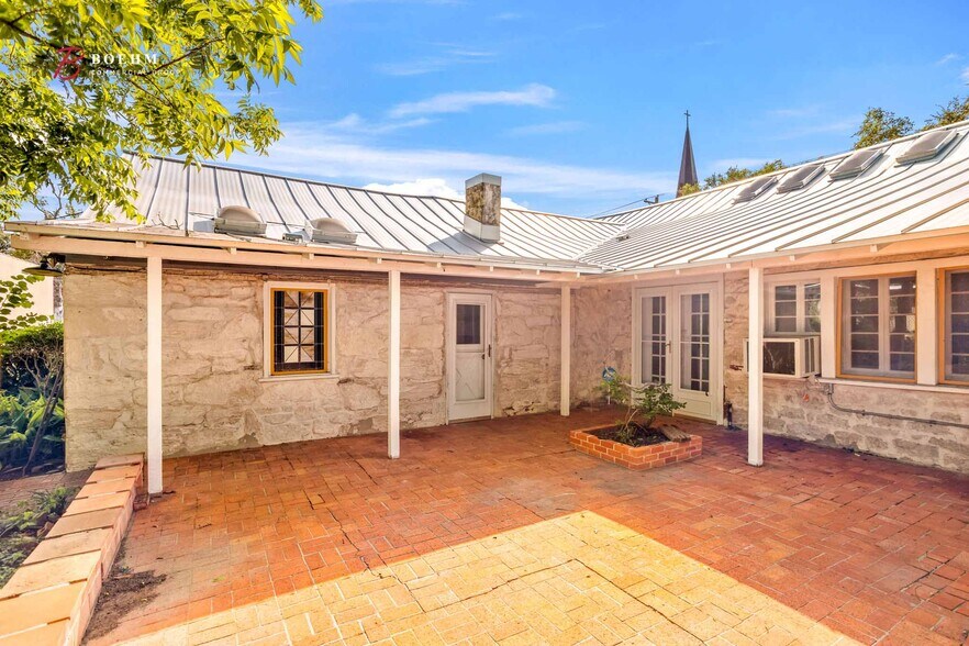 More Photos Of 514 Paris St, Castroville Storefront Retail Office For Sale