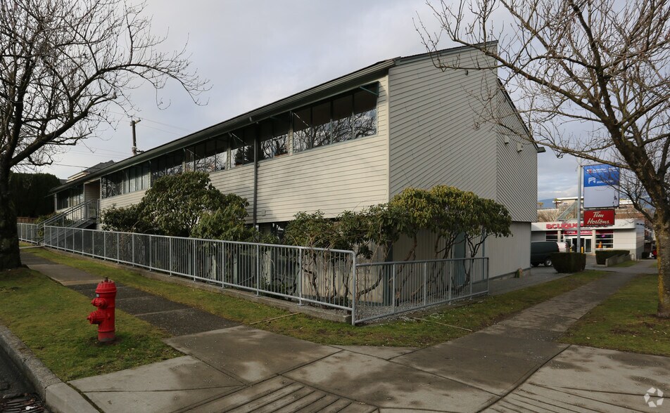 More Photos Of 3479 Dunbar St, Vancouver Office For Lease
