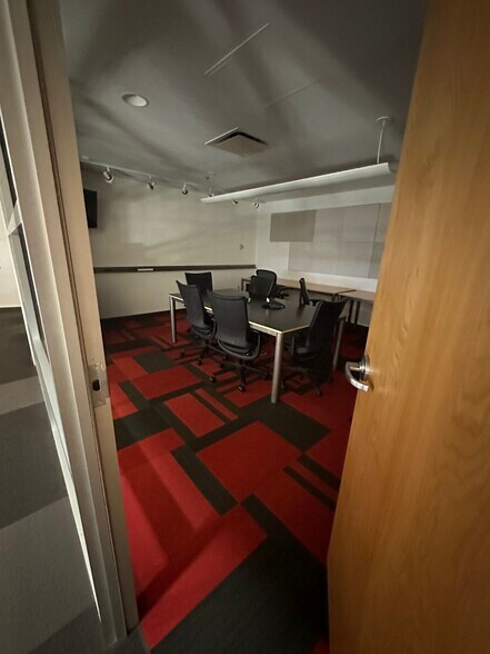 More Photos Of 7007 Discovery Blvd, Dublin Office For Sale