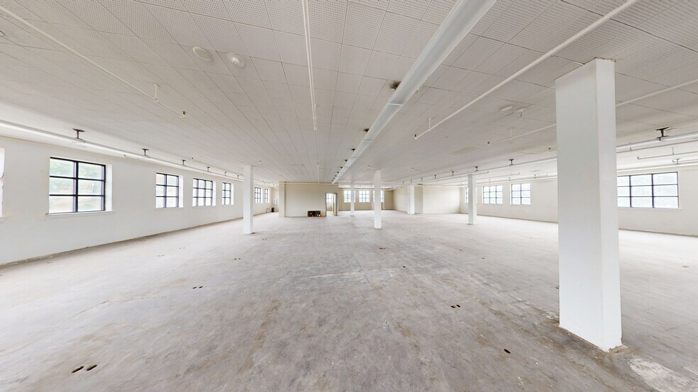 More Photos Of 2240 Shenandoah Ave, Roanoke Warehouse For Lease