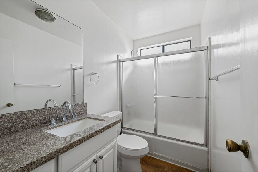 More Photos Of 3623 Clarington Ave, Los Angeles Apartments For Sale