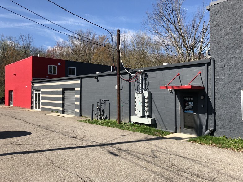 More Photos Of 576 Industrial Pky, Chagrin Falls Storefront Retail Office For Lease