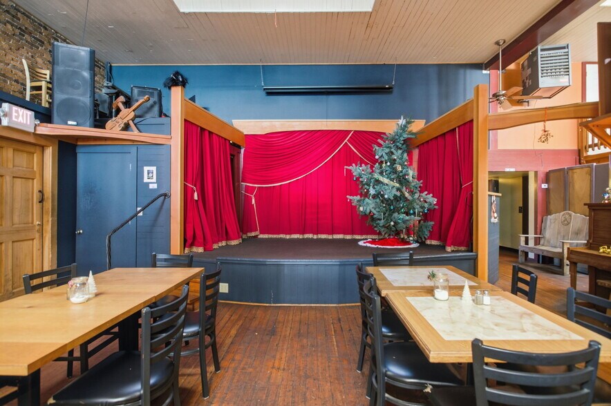 More Photos Of 657 E Main St, Cottage Grove Restaurant For Sale