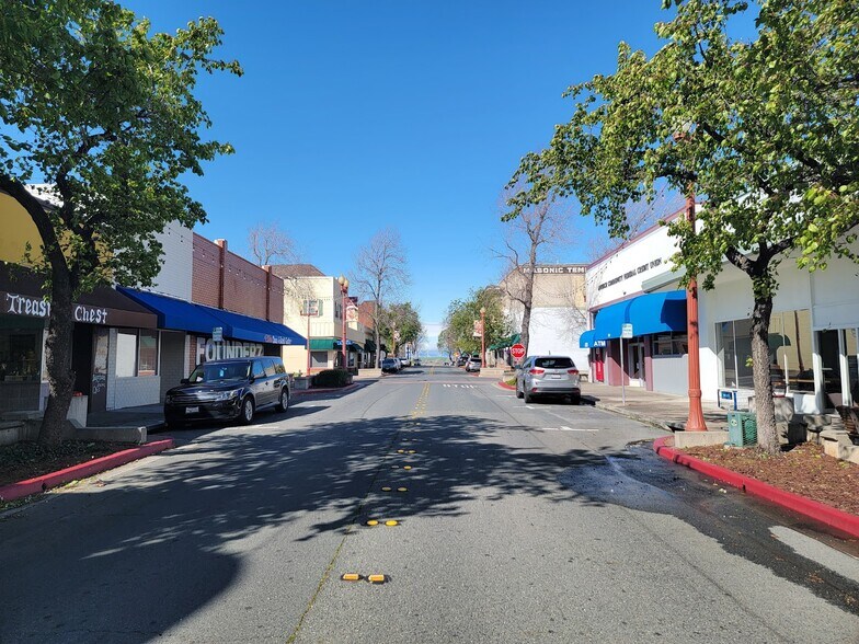 More Photos Of 315 G St, Antioch Freestanding For Lease