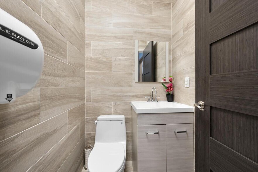 More Photos Of 125 Maiden Ln, New York Medical For Sale