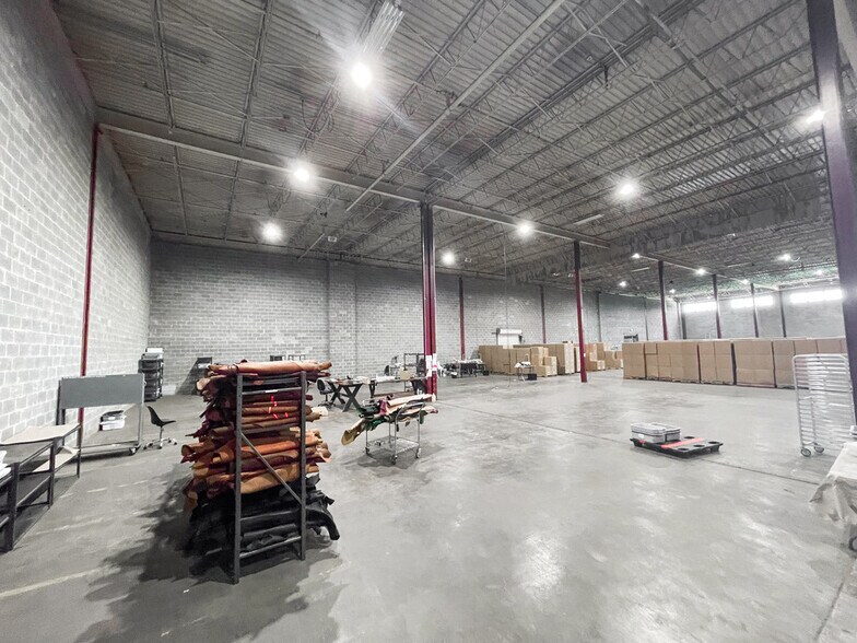 More Photos Of 2836 Dug Hill Rd, Huntsville Distribution For Lease