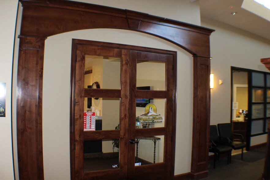 More Photos Of 2620 Commercial Way, Rock Springs Medical For Lease