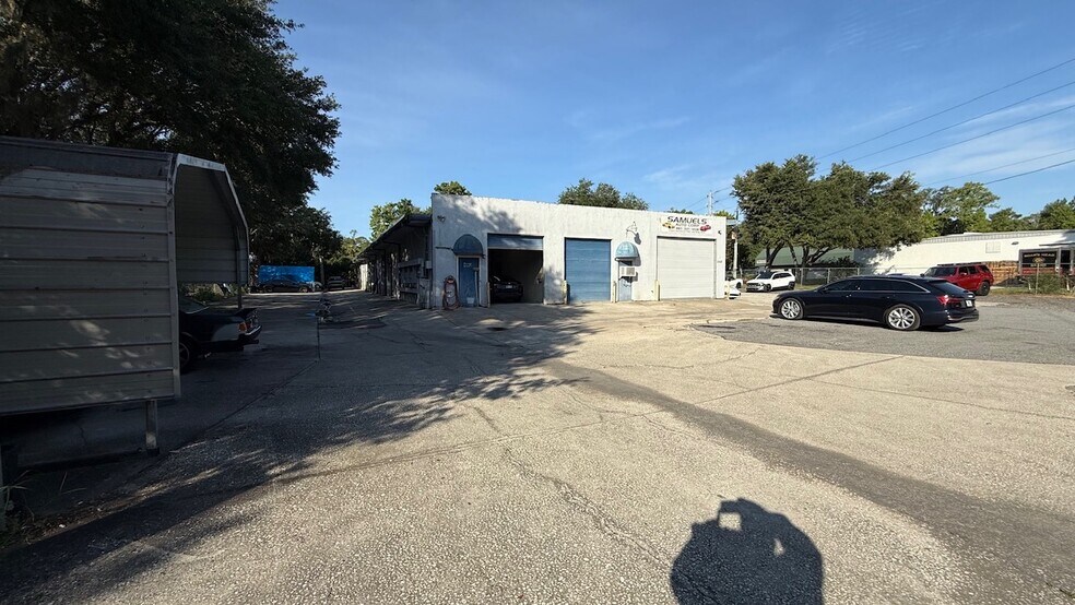 More Photos Of 5508 Benchmark Ln, Sanford Warehouse For Sale