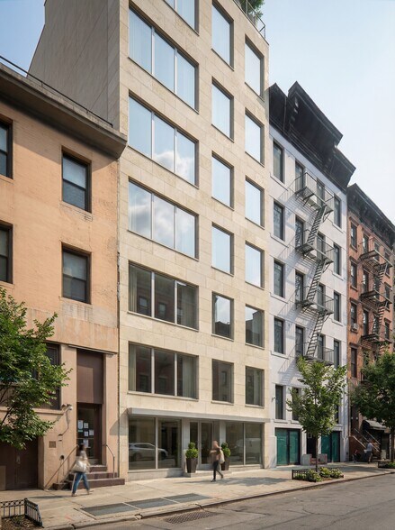 More Photos Of 450 W 36th St, New York Parking Garage For Sale