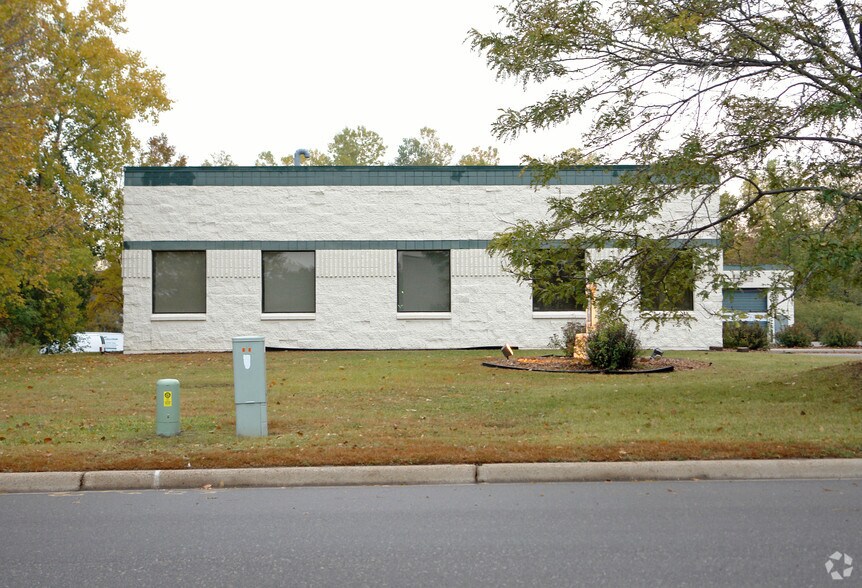 More Photos Of 2441 Ventura Dr, Woodbury Light Manufacturing For Sale