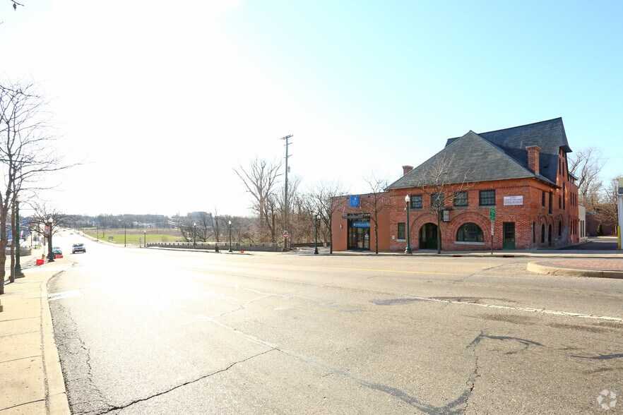 More Photos Of 11 W Michigan Ave, Ypsilanti Storefront Retail Residential For Lease