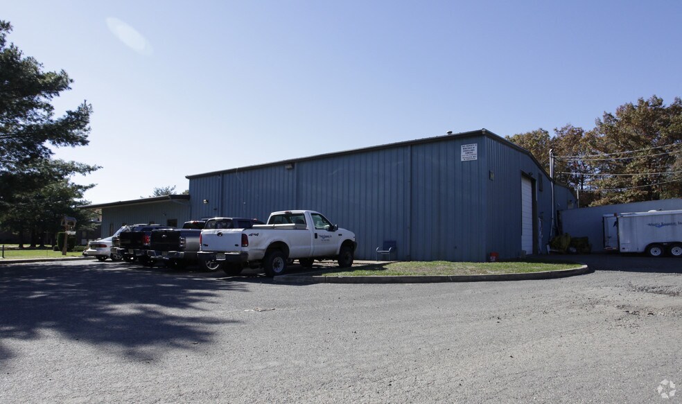 More Photos Of 12 Connerty Ct, East Brunswick Manufacturing For Lease