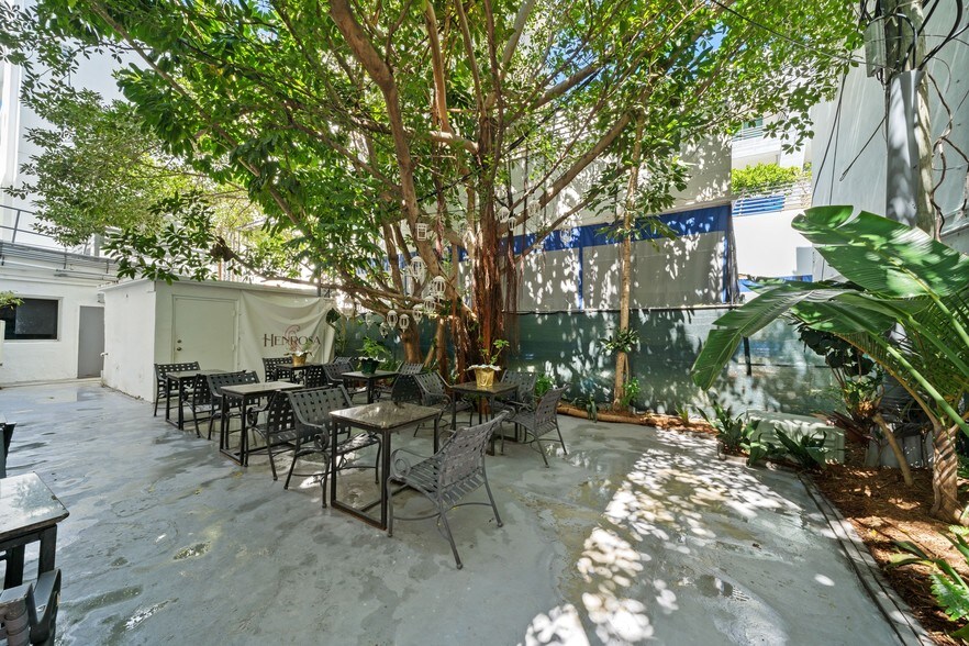 More Photos Of 1435 Collins Ave, Miami Beach Hotel For Lease