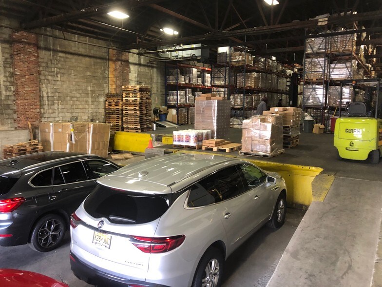 More Photos Of 16-26 Esther St, Newark Manufacturing For Lease