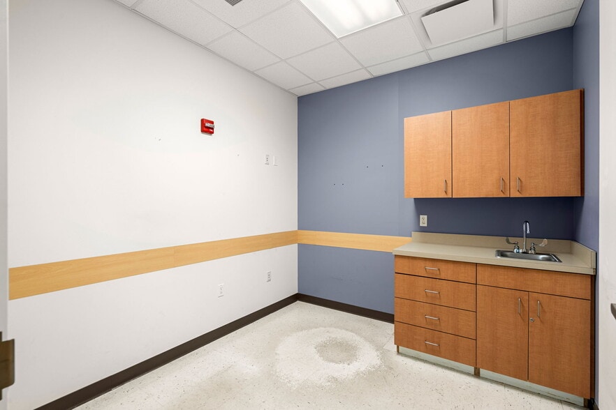 More Photos Of 25 Marston St, Lawrence Medical For Sale