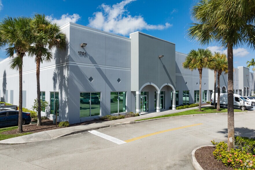 Primary Photo Of 1701 Green Rd, Deerfield Beach Distribution For Lease