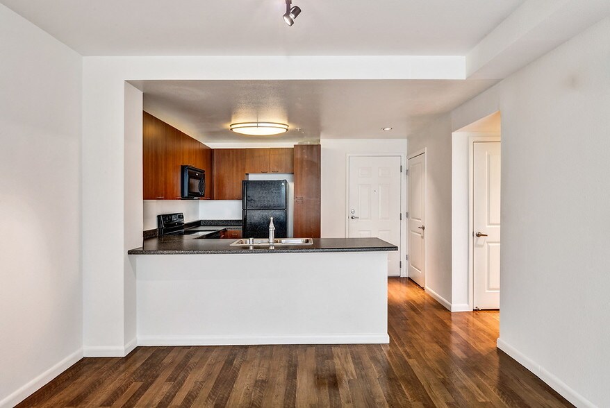 More Photos Of 6399 Christie Ave, Emeryville Apartments For Lease