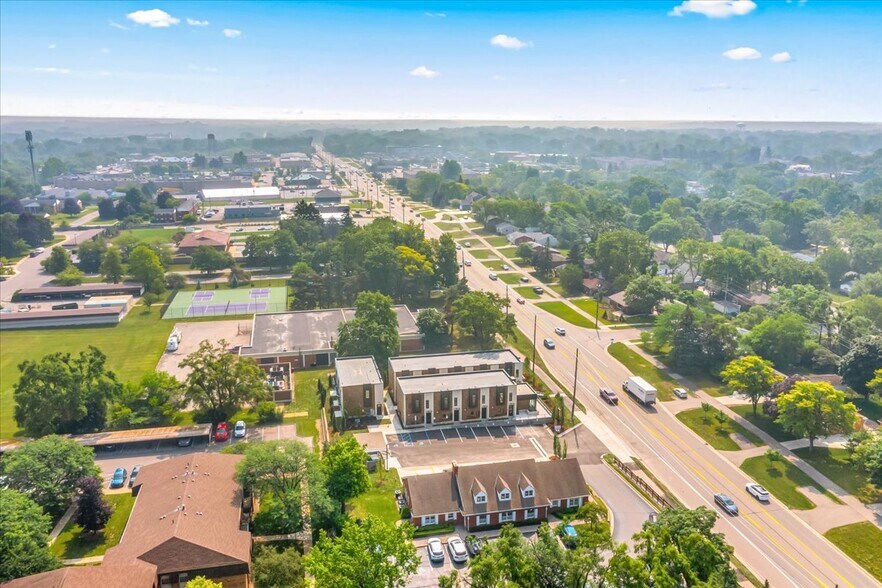 More Photos Of 460 W Tienken Rd, Rochester Hills Apartments For Sale