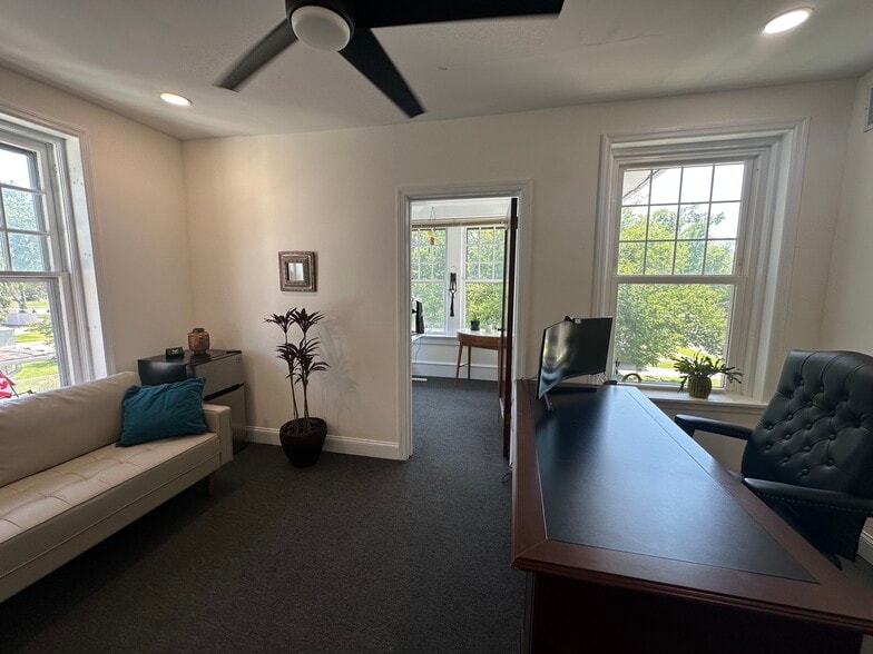 More Photos Of 600 S White Horse Pike, Audubon Medical For Lease