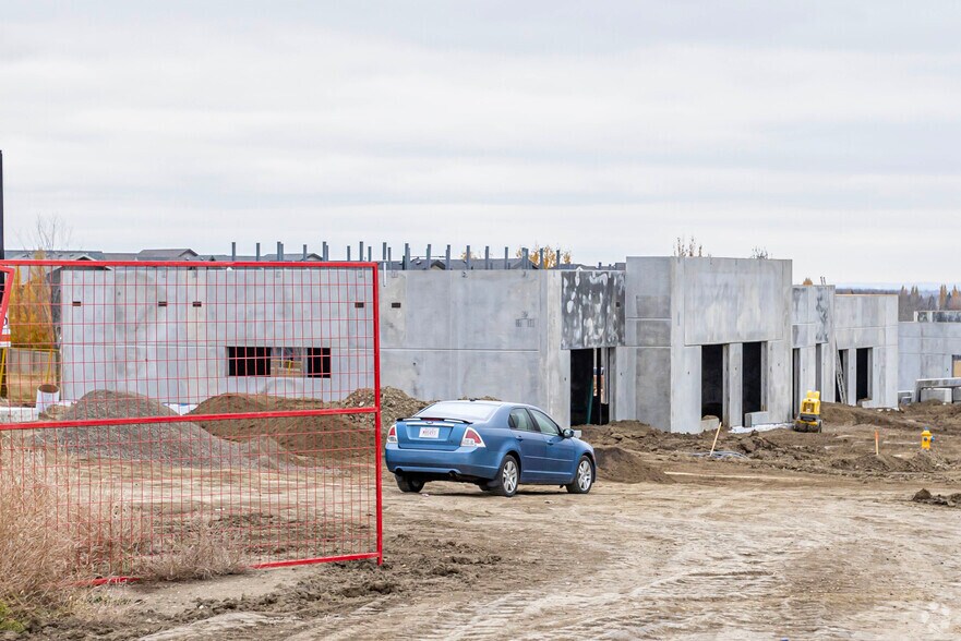 More Photos Of 475 Hawks Ridge Blvd NW, Edmonton Unknown For Lease