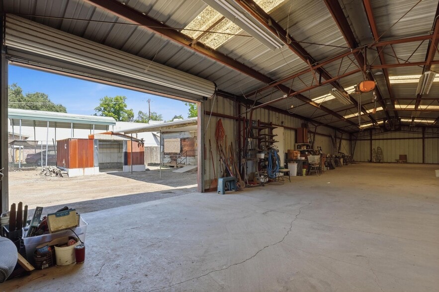More Photos Of 9978 Broadway, Live Oak Warehouse For Sale
