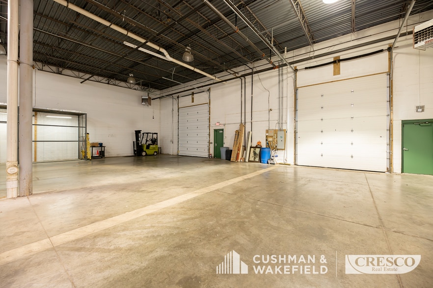 More Photos Of 4461-4463 Renaissance Pky, Cleveland Flex For Sale